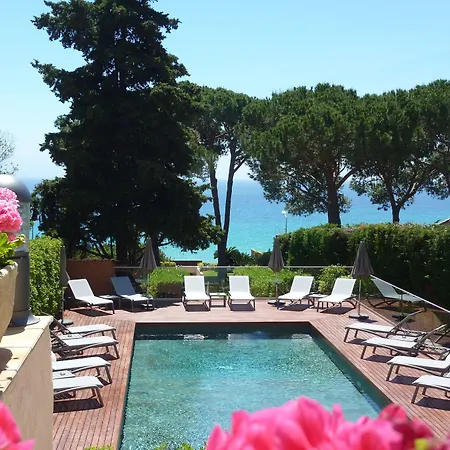 Hotel La Pinède 3*