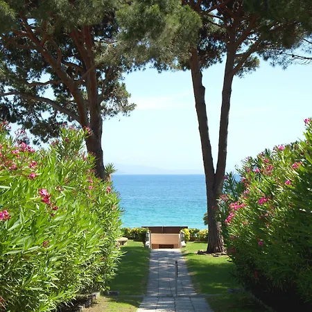 Отель La Pinede Аяччо