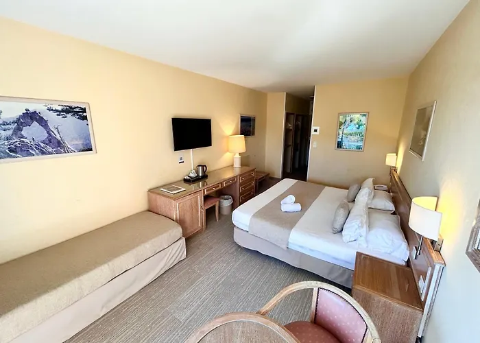 Hotel La Pinede 3*