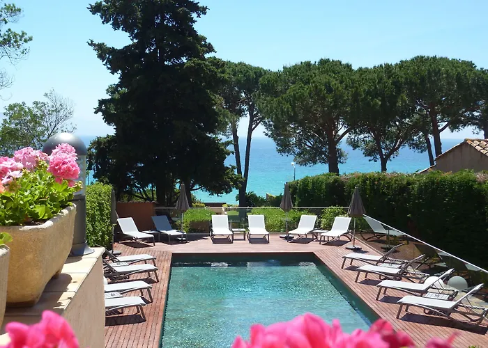 Hotel La Pinede 3*